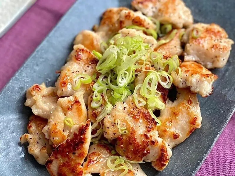 สูตรไก่ย่างสไตล์ญี่ปุ่น “อกไก่ราดซอสกระเทียมต้นหอม” (สามารถใช้เนื้อสะโพกไก่แทนได้)