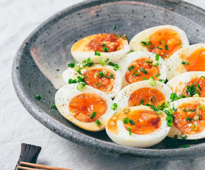 สูตรทำ “ไข่น้ำลวกคลุกซอสเลมอนพริกเกลือ” เมนูง่าย อร่อย สดชื่น ทำตามได้ในไม่กี่นาที