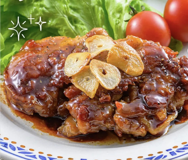 สูตร ‘สเต็กแฮมเบิร์กหมูกระเทียม’ กรอบนอกฉ่ำใน! ทำง่ายและสะดวกด้วยเนื้อหมูสไลซ์